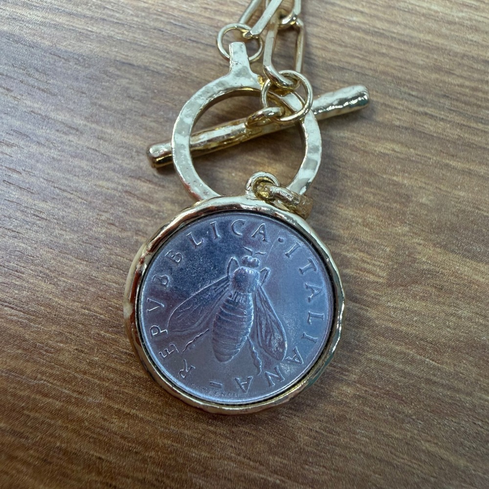 Gold Tone Paperclip Chain Italian Bee Coin Pendant Toggle Necklace 18.5"